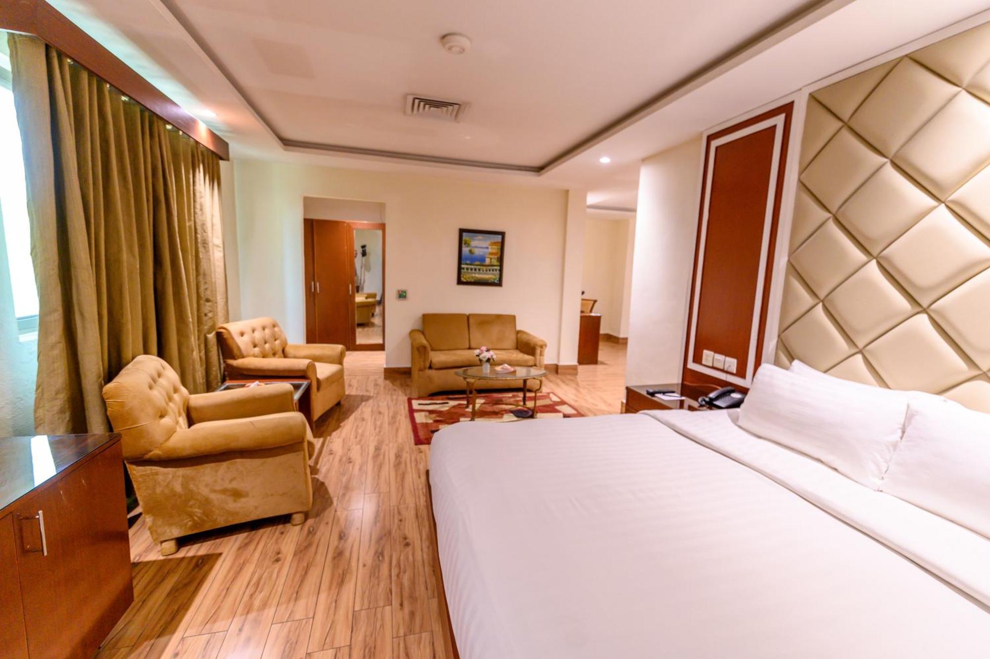 Hotel One Faisalabad Exterior foto