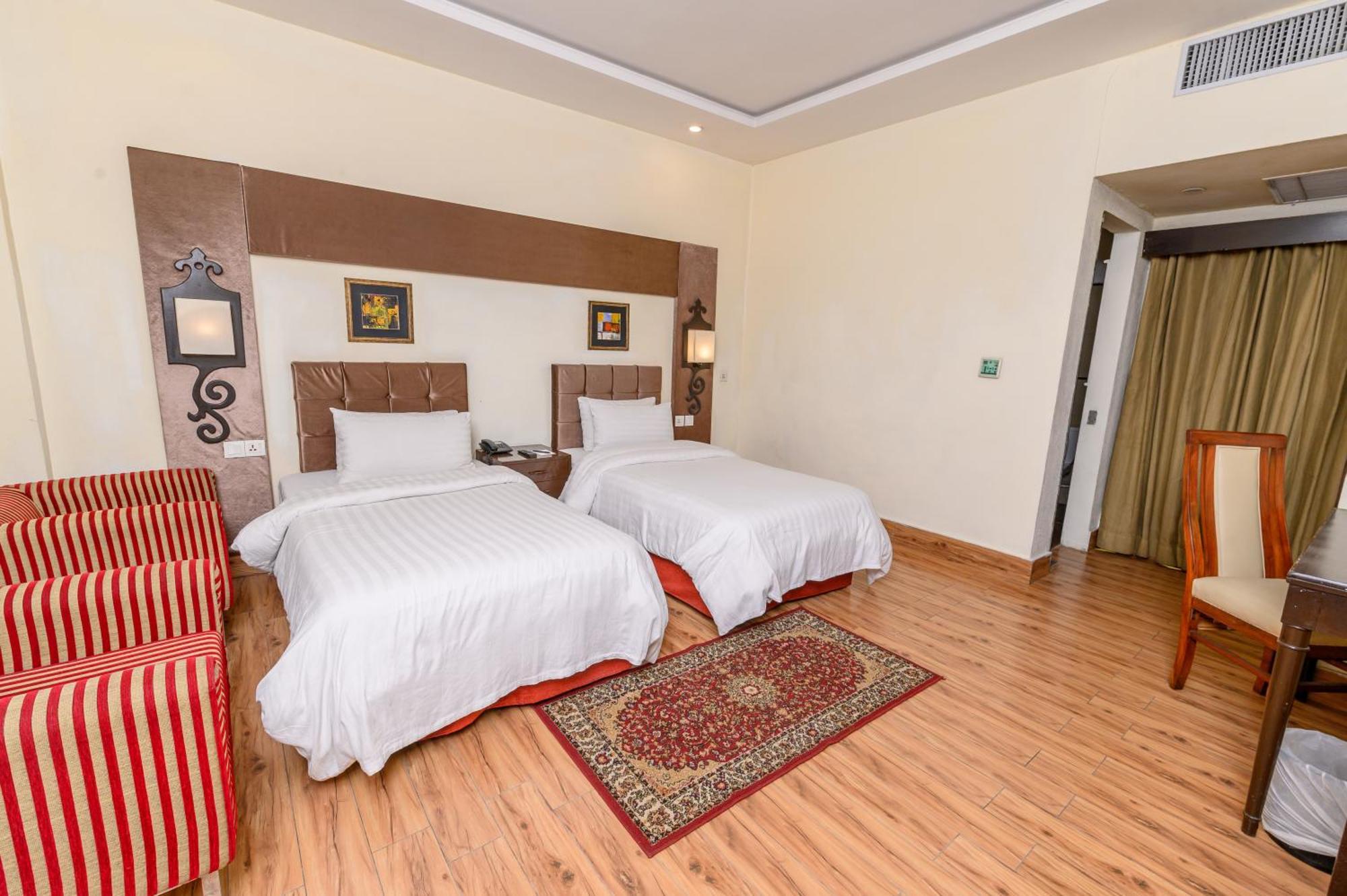 Hotel One Faisalabad Exterior foto